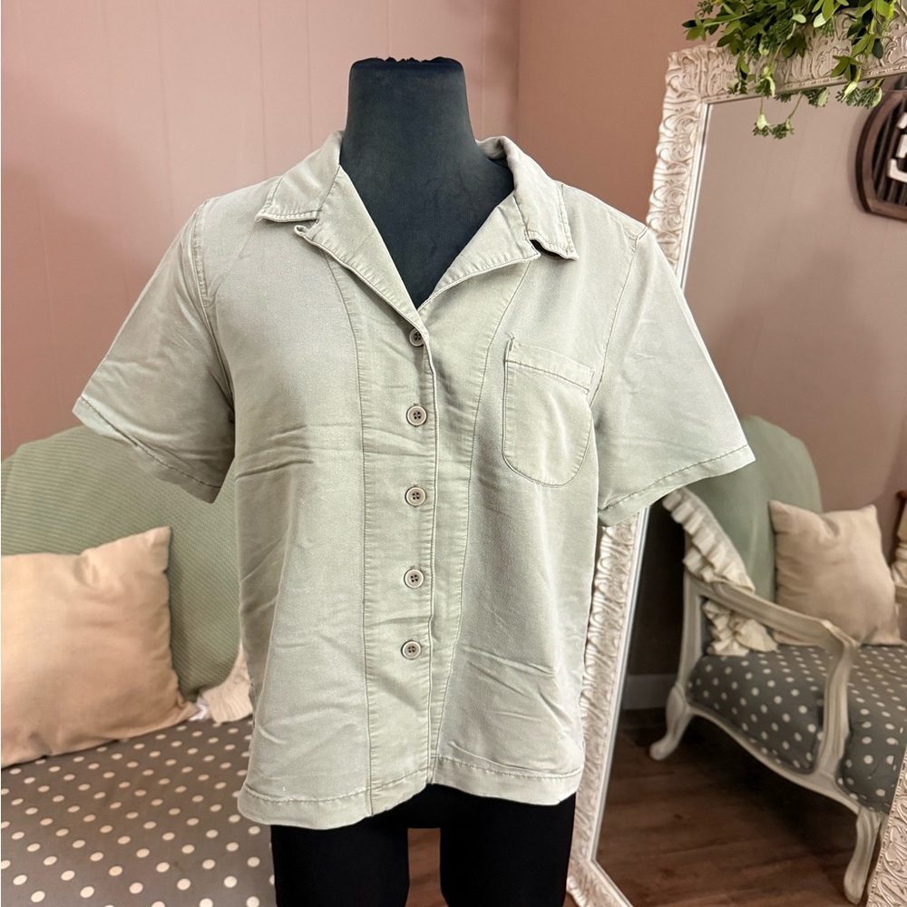 VTG Khakis Petite • Khaki Green Button Down Chore Shirt